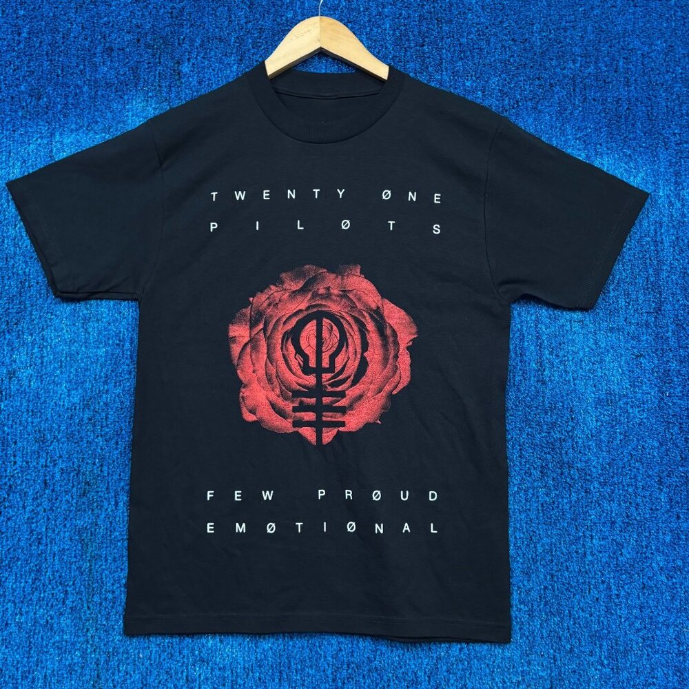 Twenty One Pilots Few Proud Emotional Rock T-Shirt Size Small